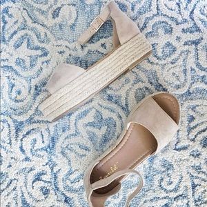 Flat wedge espadrille